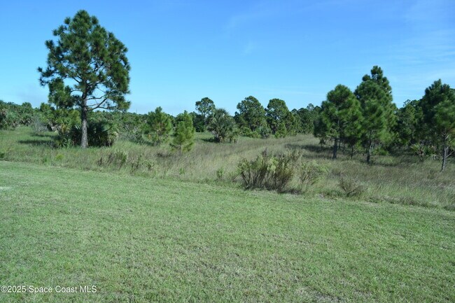Building Photo - 3143 Fullerton Ave