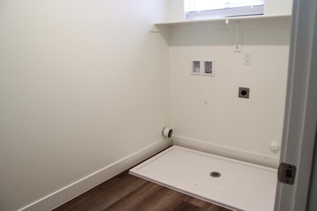 Building Photo - Spacious 4-Bed with 2.5 Baths in St George