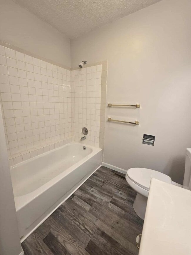 Building Photo - Spacious Home for Rent!