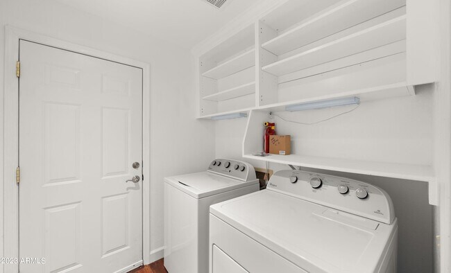 Building Photo - 4104 E Palo Brea Ln