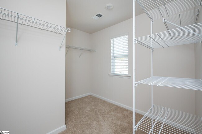 Building Photo - 114 Green Oak Dr