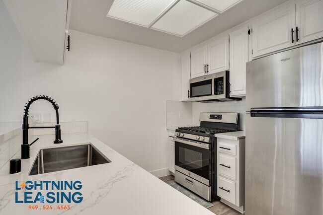 Building Photo - 15132 Magnolia Blvd