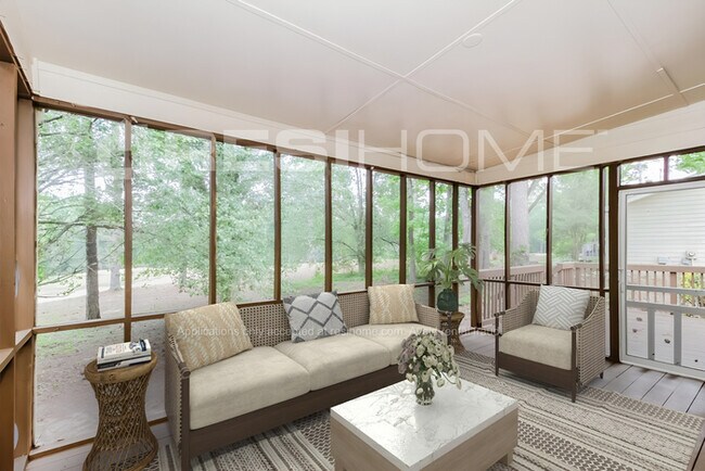 Building Photo - 4087 Essex Dr