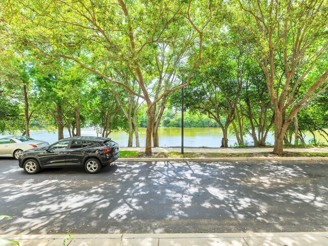 Building Photo - 2891 S Greenleaf Cir