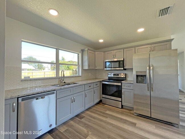 Building Photo - 124 Bermuda St