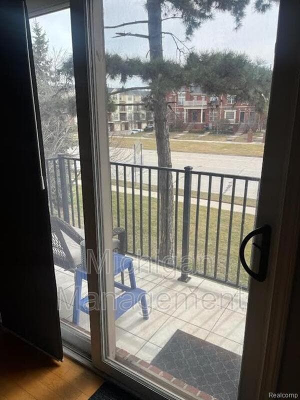 Building Photo - 2721 E Maple Rd