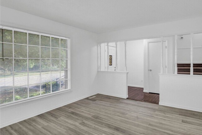 Building Photo - 405 S Montclaire Dr