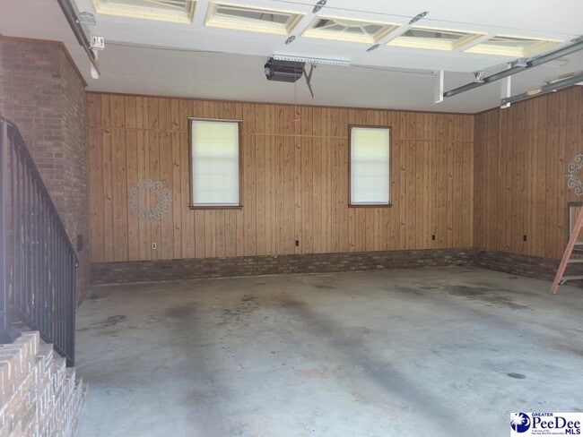 Building Photo - 200 Christmas Tree Rd