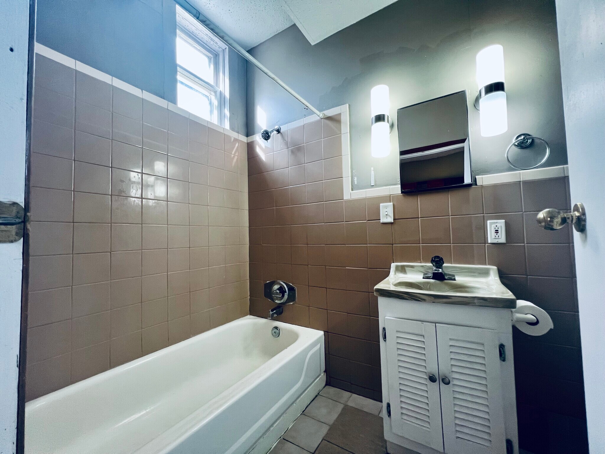 Bathroom - 2222 Walnut St