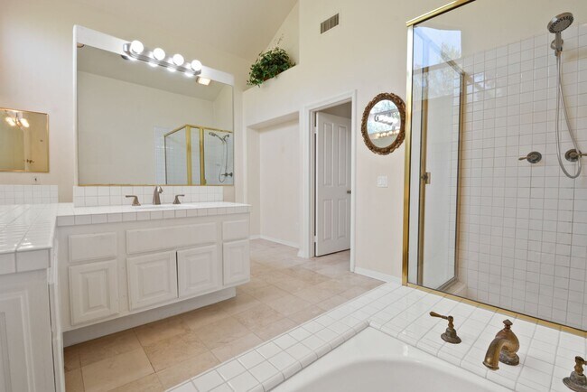Building Photo - Stunning 3 Bed | 2.5 Bath Home with Office...