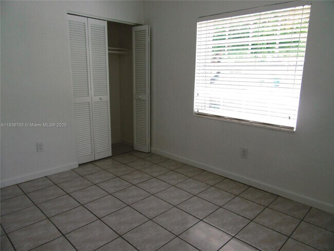 Building Photo - 4412 SW 127th Pl