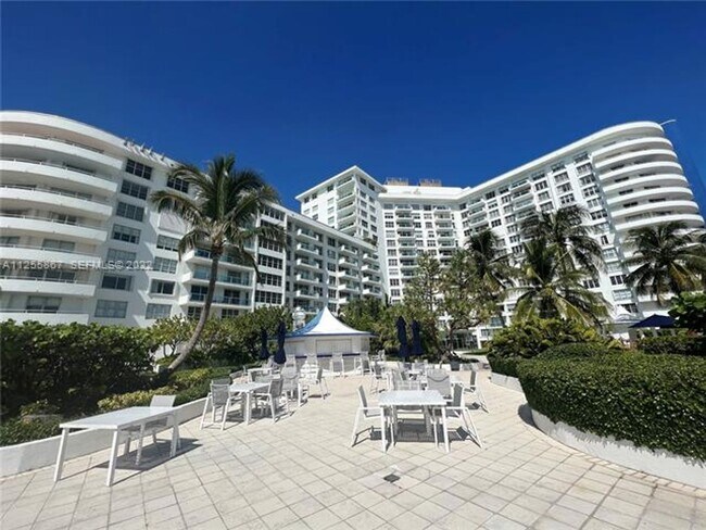 Building Photo - 5161 Collins Ave