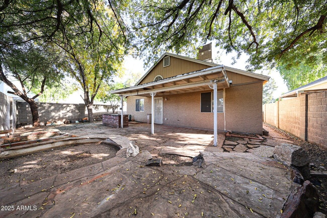 Building Photo - 214 S Rush Cir E