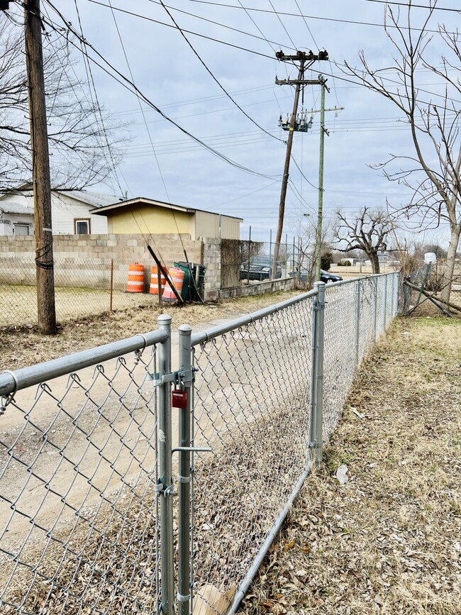 Building Photo - 1048 N Trenton Ave