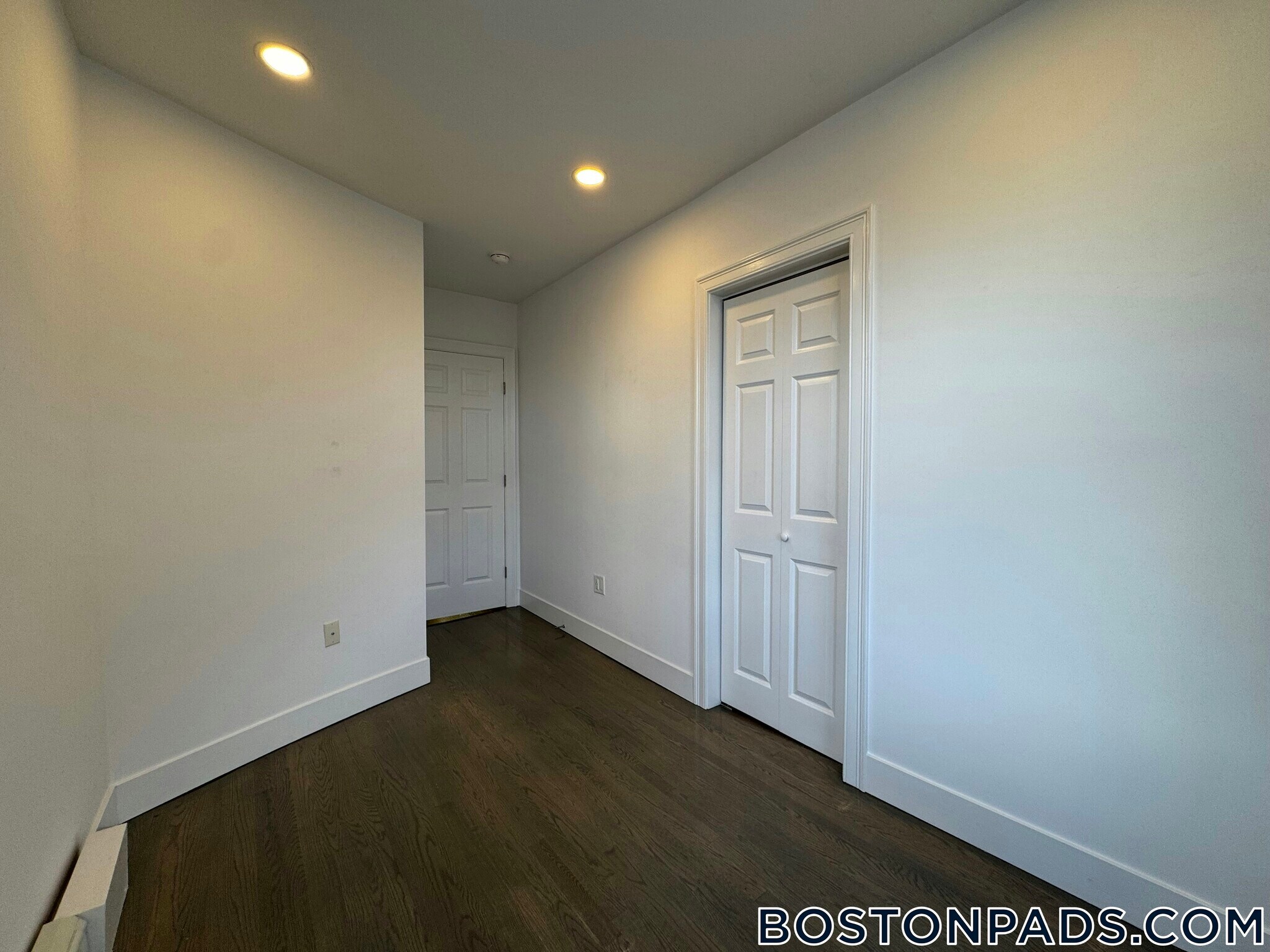 Building Photo - 44 Joy St