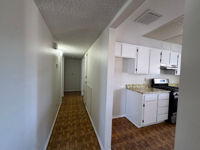 Building Photo - 3BR 2Ba home w/Large Fenced yard with RV g...
