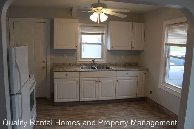 Building Photo - 2 br, 1 bath House - 1230 E Hemphill Rd