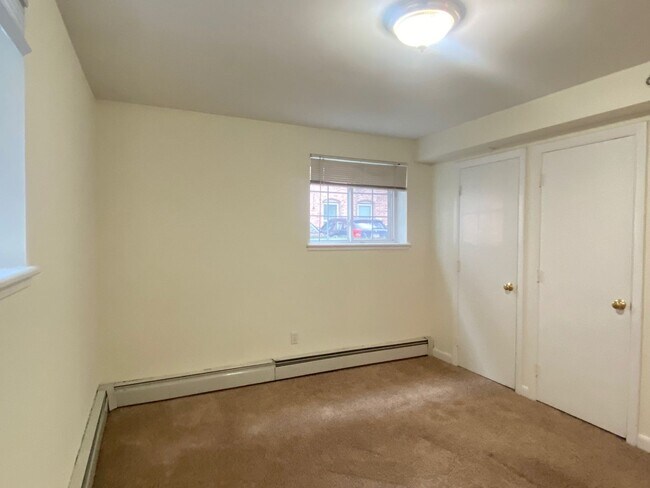 Building Photo - Nice 3 bed in Packards corner