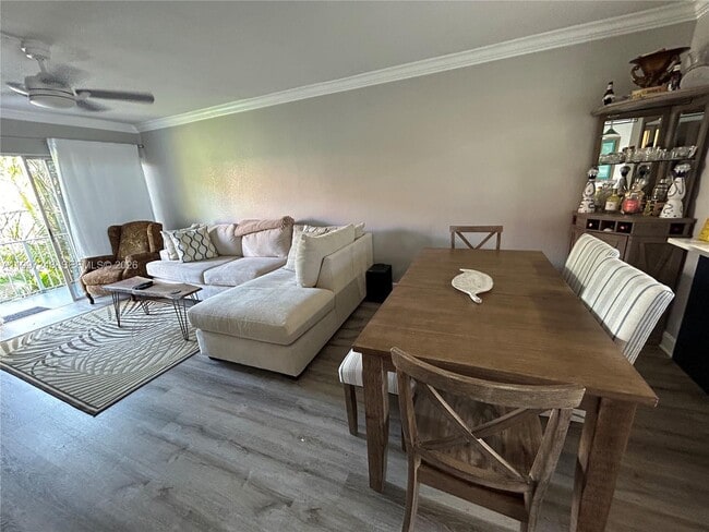 Building Photo - 725 Hummingbird Way