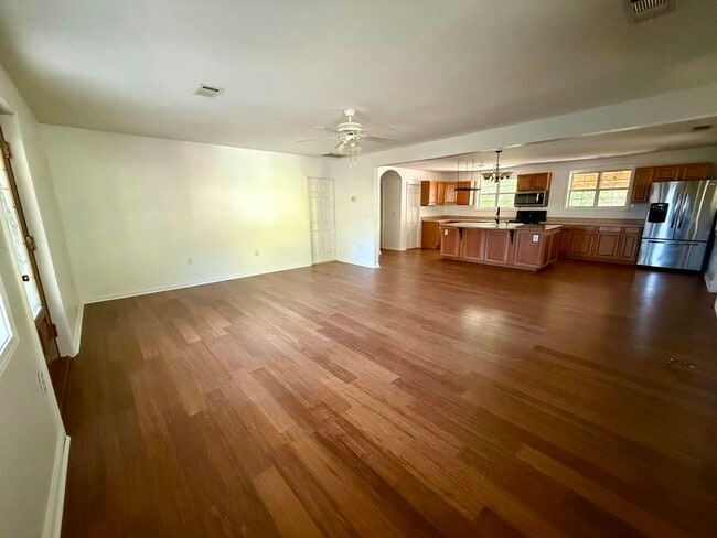 Building Photo - 3116 Alenes Dr