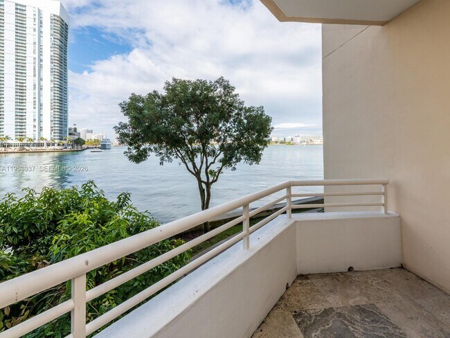 Building Photo - 888 Brickell Key Dr