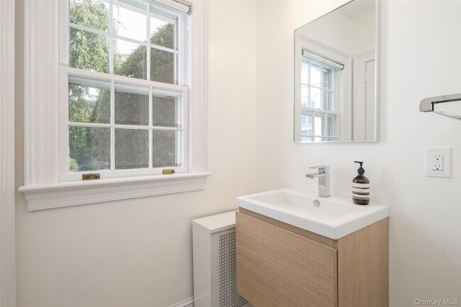 Building Photo - 7 Axtell Dr