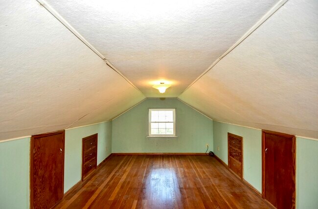 Building Photo - 1608 S Freedom Ave