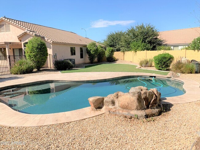 Building Photo - 1273 N Exeter St