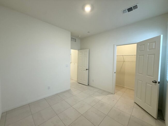 Building Photo - Modern Brand New Summerlin Home with 5 Bedrooms, Loft & Upgraded Finishes