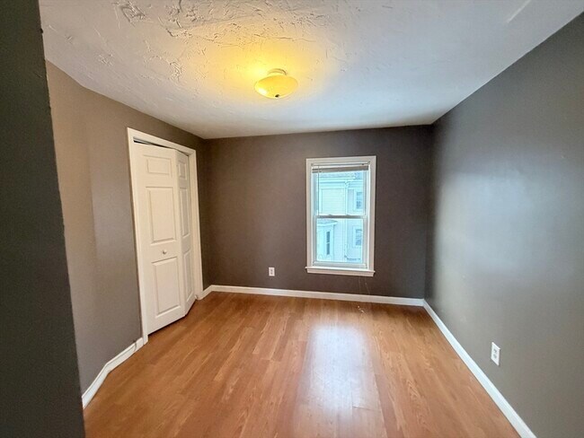 Building Photo - 50-52-52 Alden St