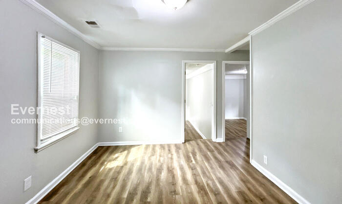 Building Photo - 2168 Rexford Dr