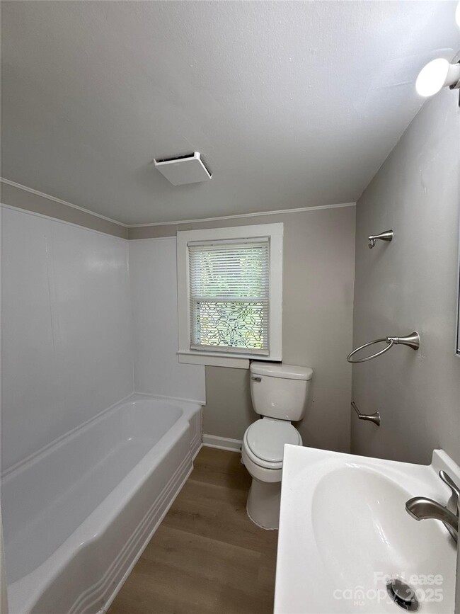 Building Photo - 831 Cason St