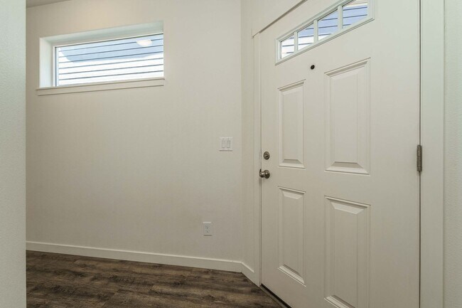 Building Photo - Light, Bright & Move-In Ready – 3BR Gem in Prime Ridgefield Location!  (Pet Friendly)