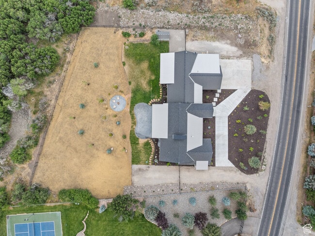 Building Photo - 5240 E Lake Creek Rd