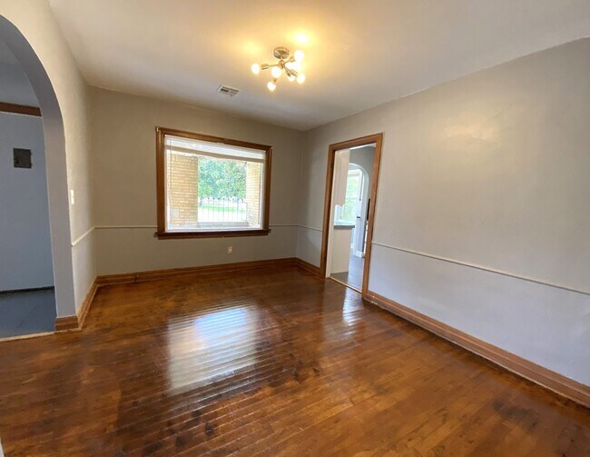 Building Photo - Spacious 2 Bed 1 Bath NW OKC