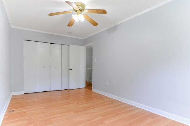 Building Photo - Move In Ready Townhome in Gaithersburg!