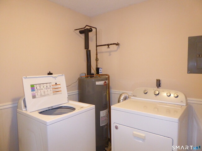 Building Photo - 140 Thompson St