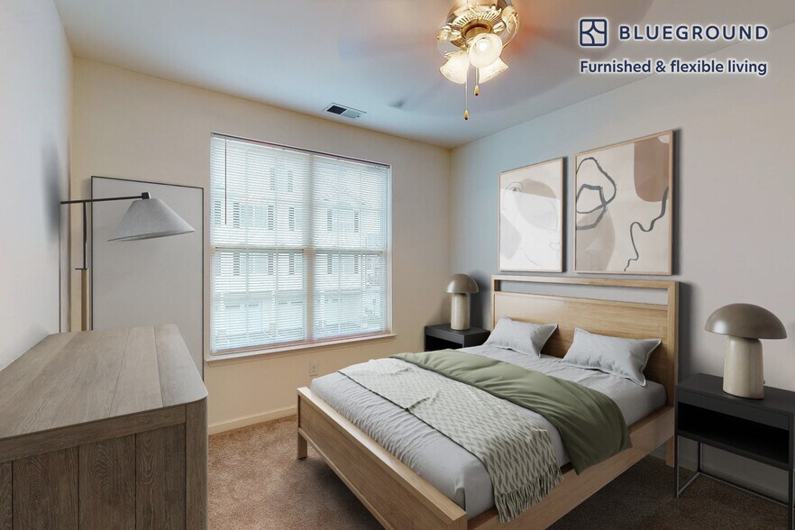 Building Photo - 998 Stewart Ave