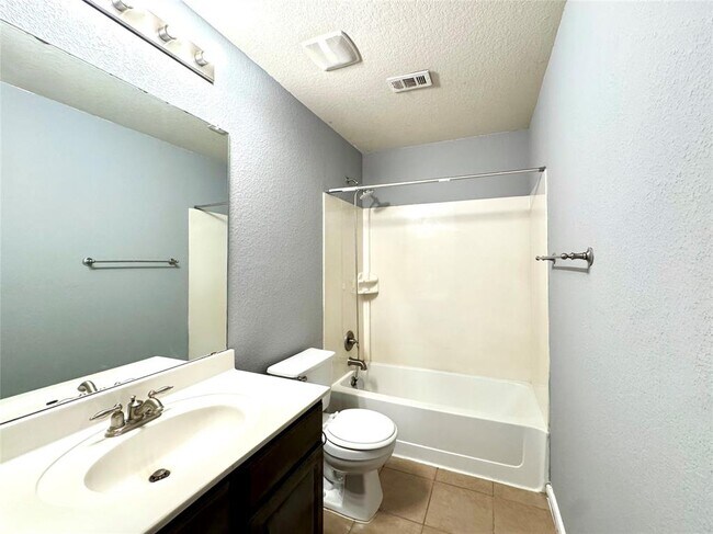 Building Photo - 4508 Hees Ct