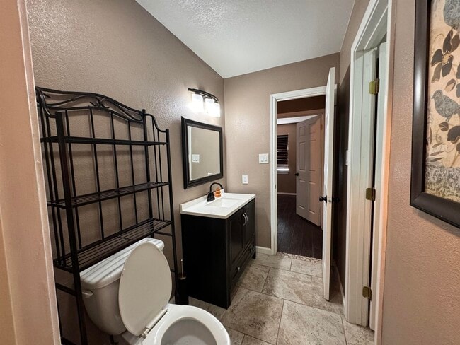 Building Photo - 104 Maverick Trail