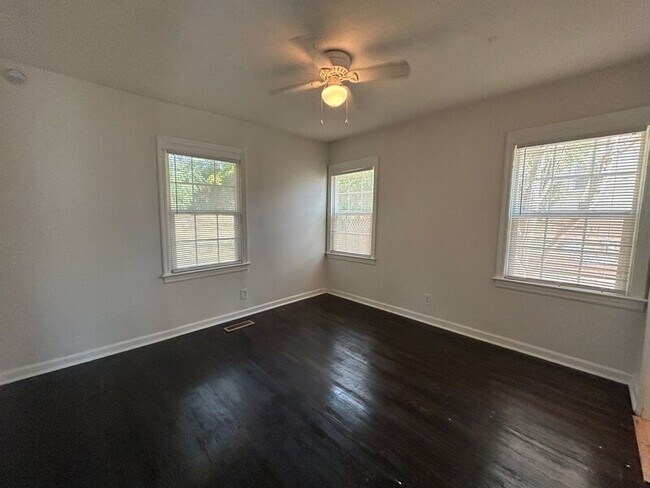 Building Photo - 2911 Circle Dr