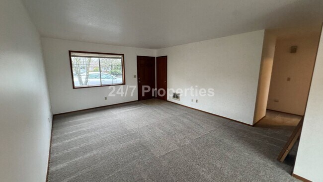 Building Photo - Charming 2BD/1BA with Patio  - Milwaukie