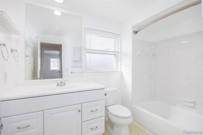 Building Photo - 1717 Nakota Rd