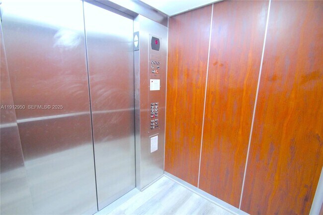 Building Photo - 218 NW 12th Ave