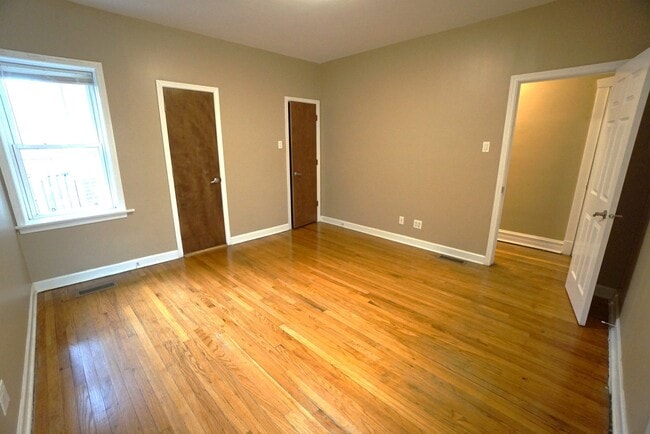 Building Photo - 1537 W Juneway Terrace