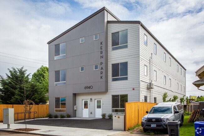 Primary Photo - Kern Park Apartments