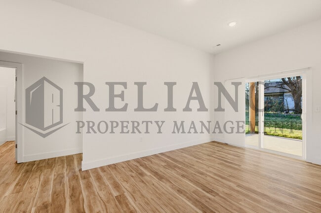 Building Photo - 737 Elmwood St