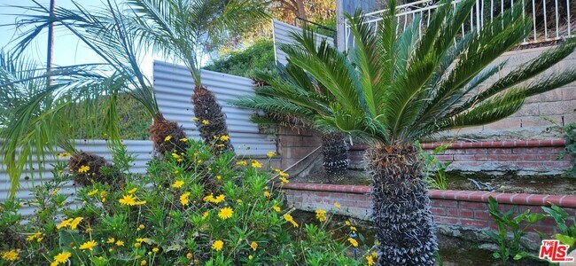 Building Photo - 5667 Heatherdale Dr