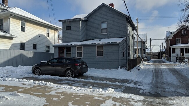 Building Photo - 3 bedroom home in Iowa City's Northside Neighborhood