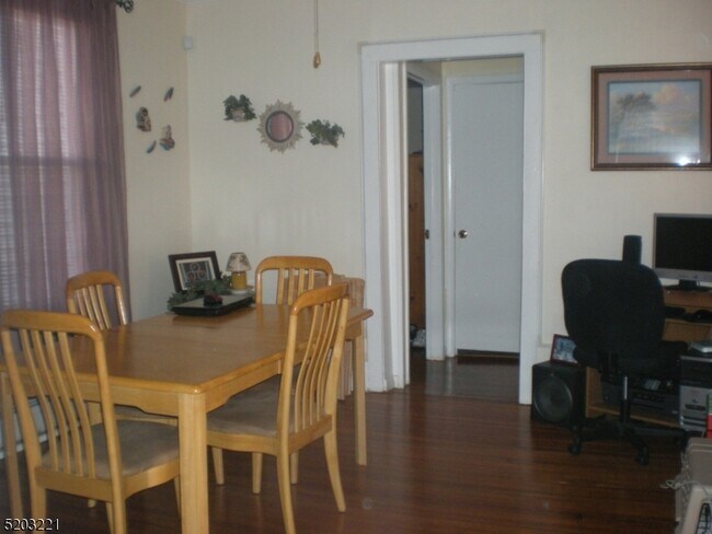 Building Photo - 147 Phelps Ave